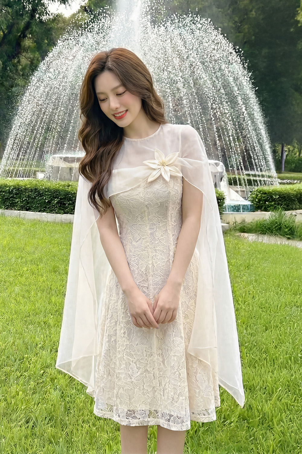 Đầm dự tiệc ren kem phối choàng đính hoa