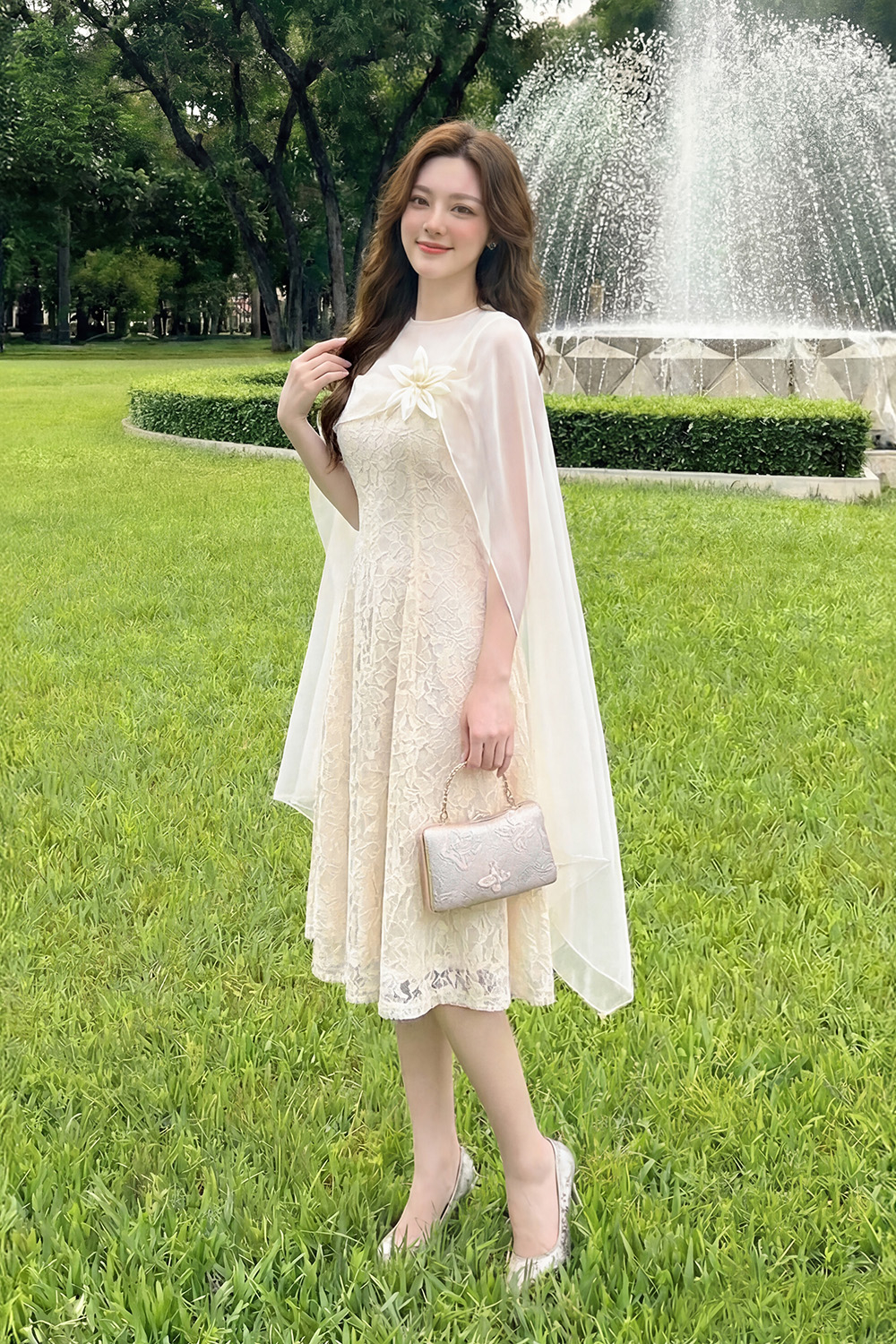 Đầm dự tiệc ren kem phối choàng đính hoa