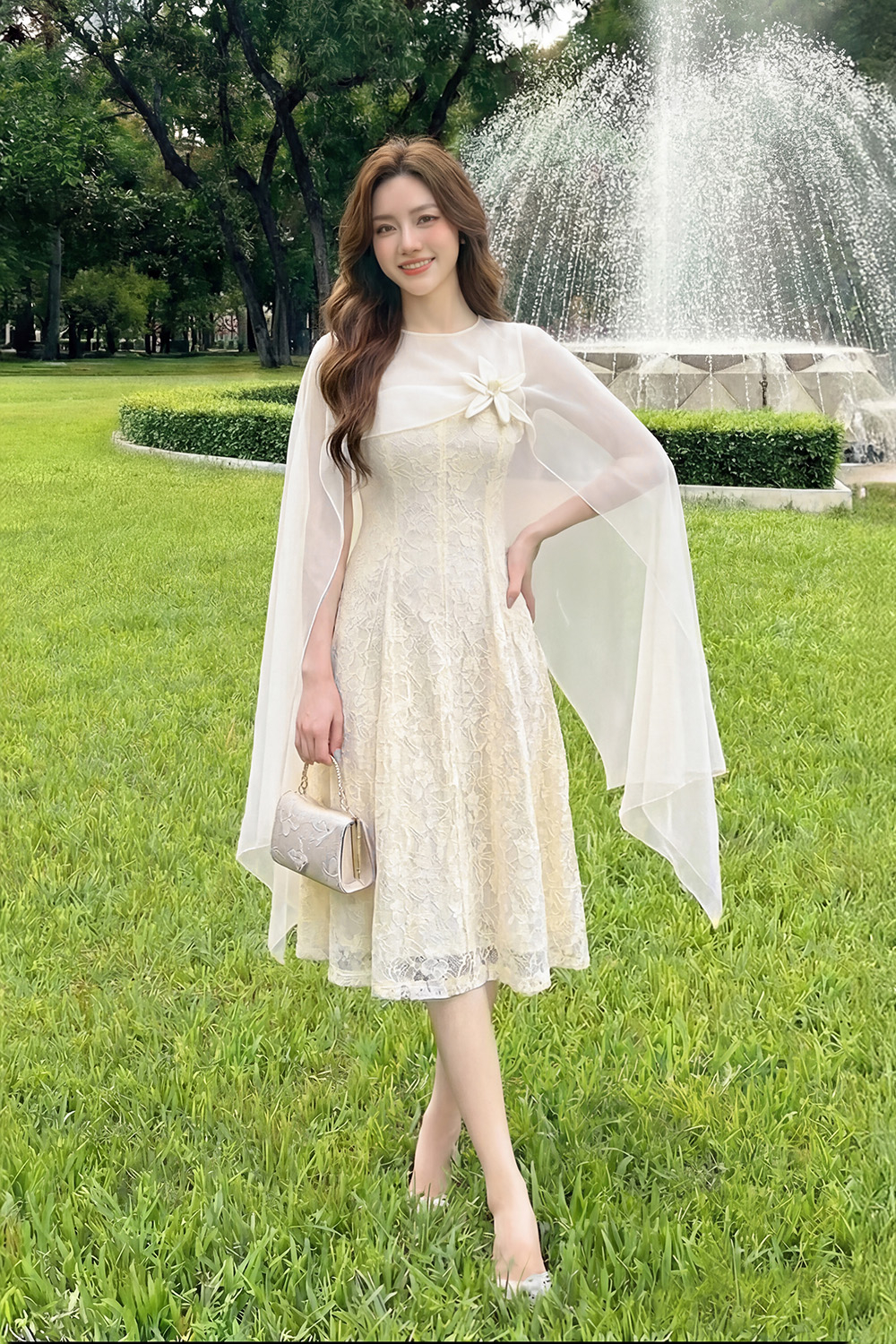 Đầm dự tiệc ren kem phối choàng đính hoa