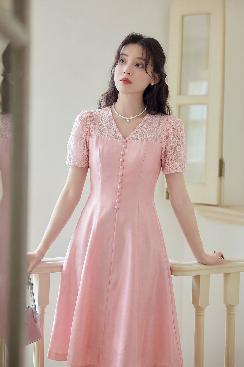 Đầm hồng tafta phối ren dáng xòe