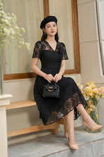 Đầm ren dự tiệc dáng xòe màu đen