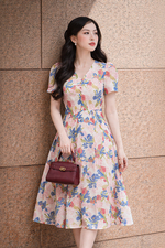Đầm tơ họa tiết hoa cổ V tay ngắn