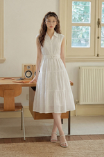 Đầm trắng xô thêu dáng xòe kèm đai eo