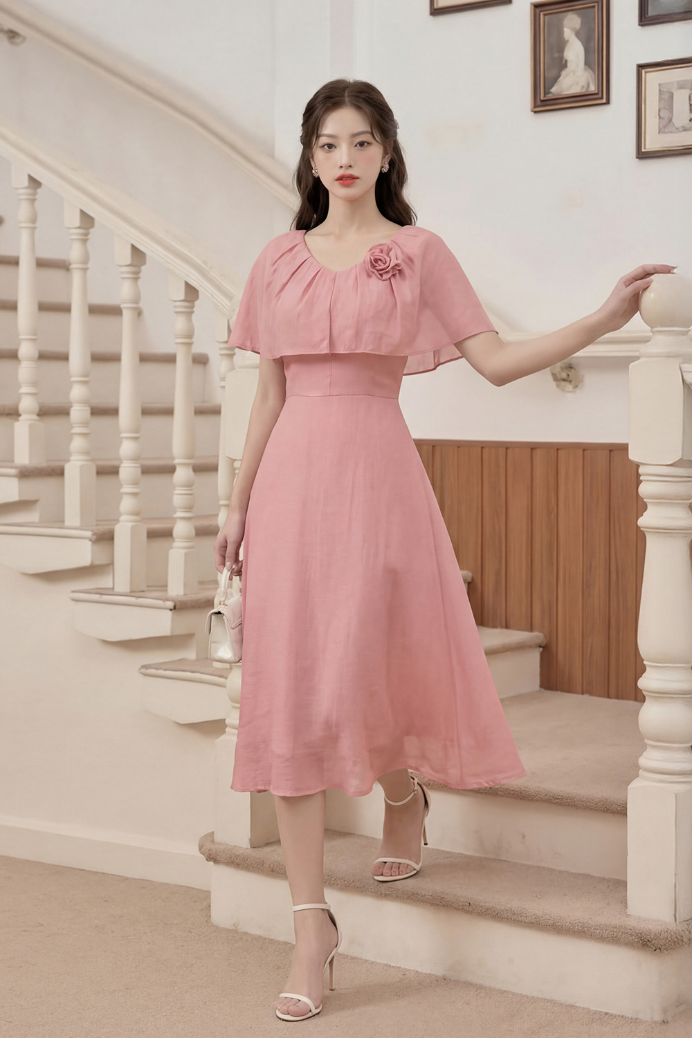 Đầm xòe hồng phối choàng đính hoa