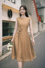 Đầm xòe tơ màu nâu tay chờm eo đính hoa