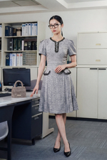 Đầm công sở chữ A xếp ly phối đen