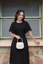 Đầm đen dáng xòe tay phối chiffon
