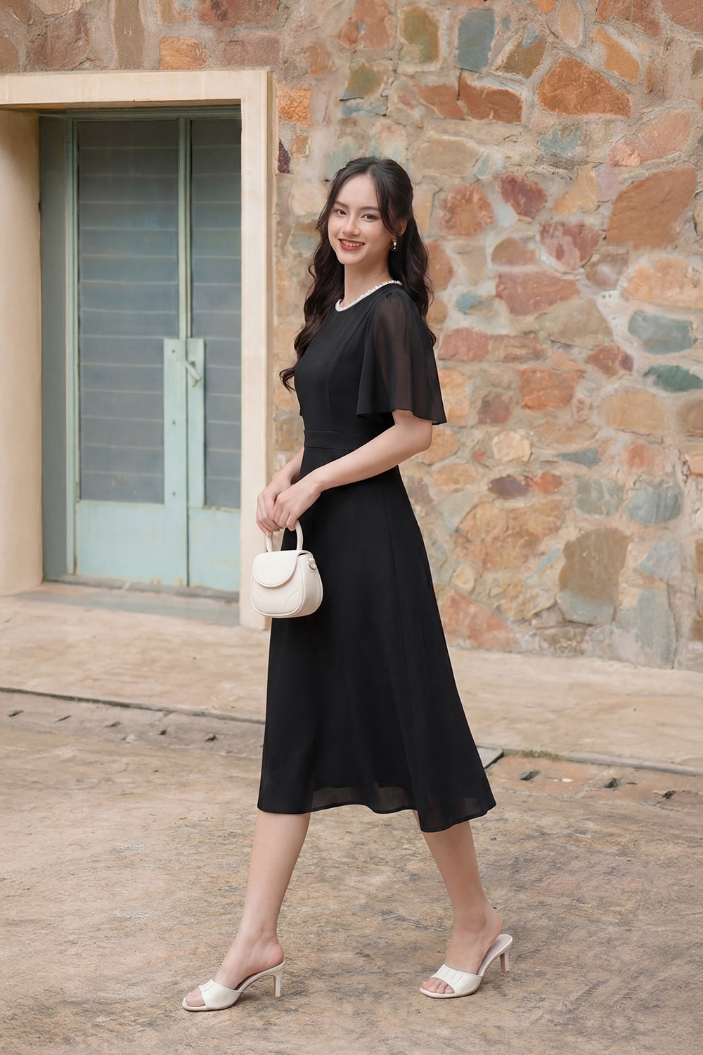 Đầm đen dáng xòe tay phối chiffon
