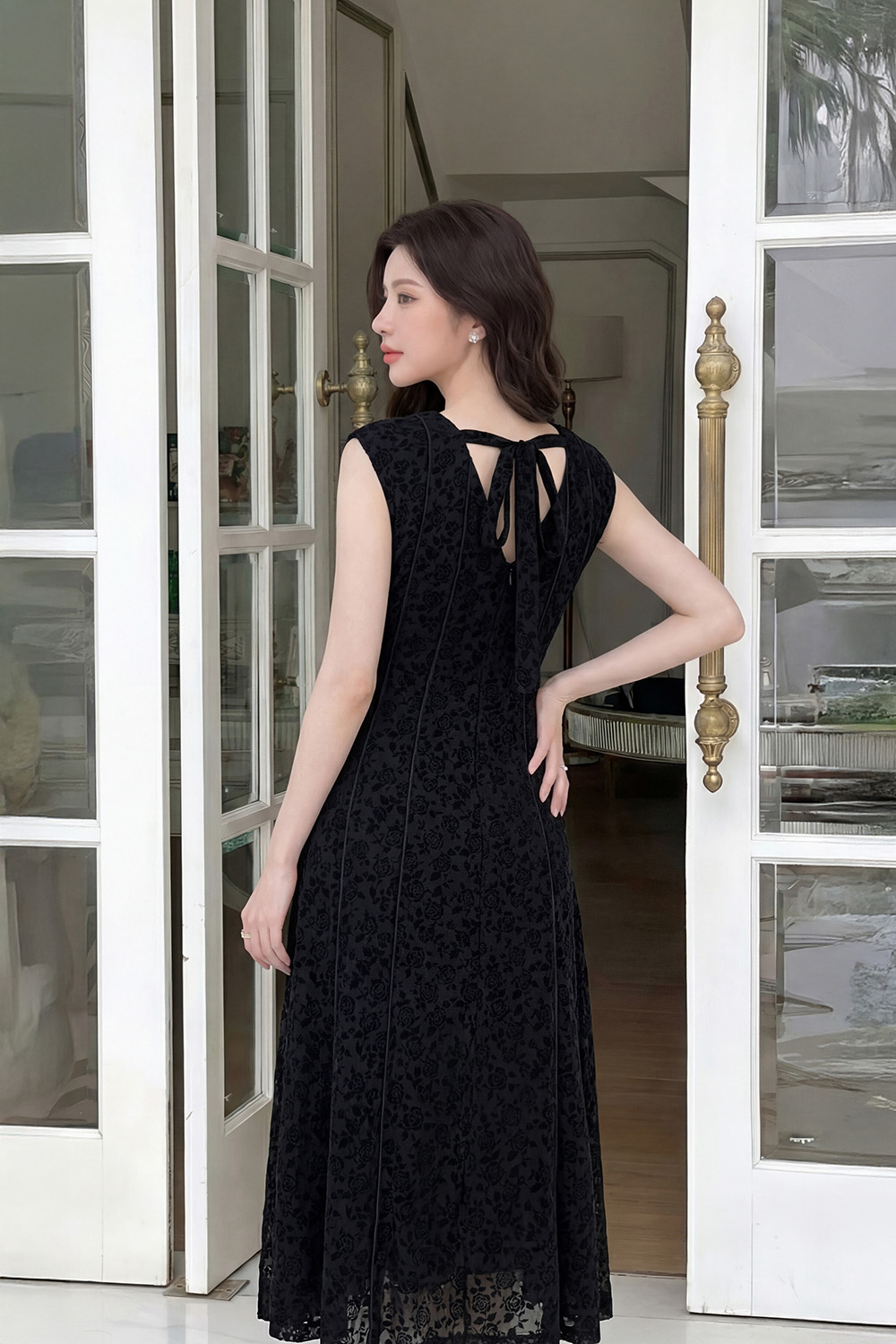 Đầm đen dự tiệc dáng xòe sát nách