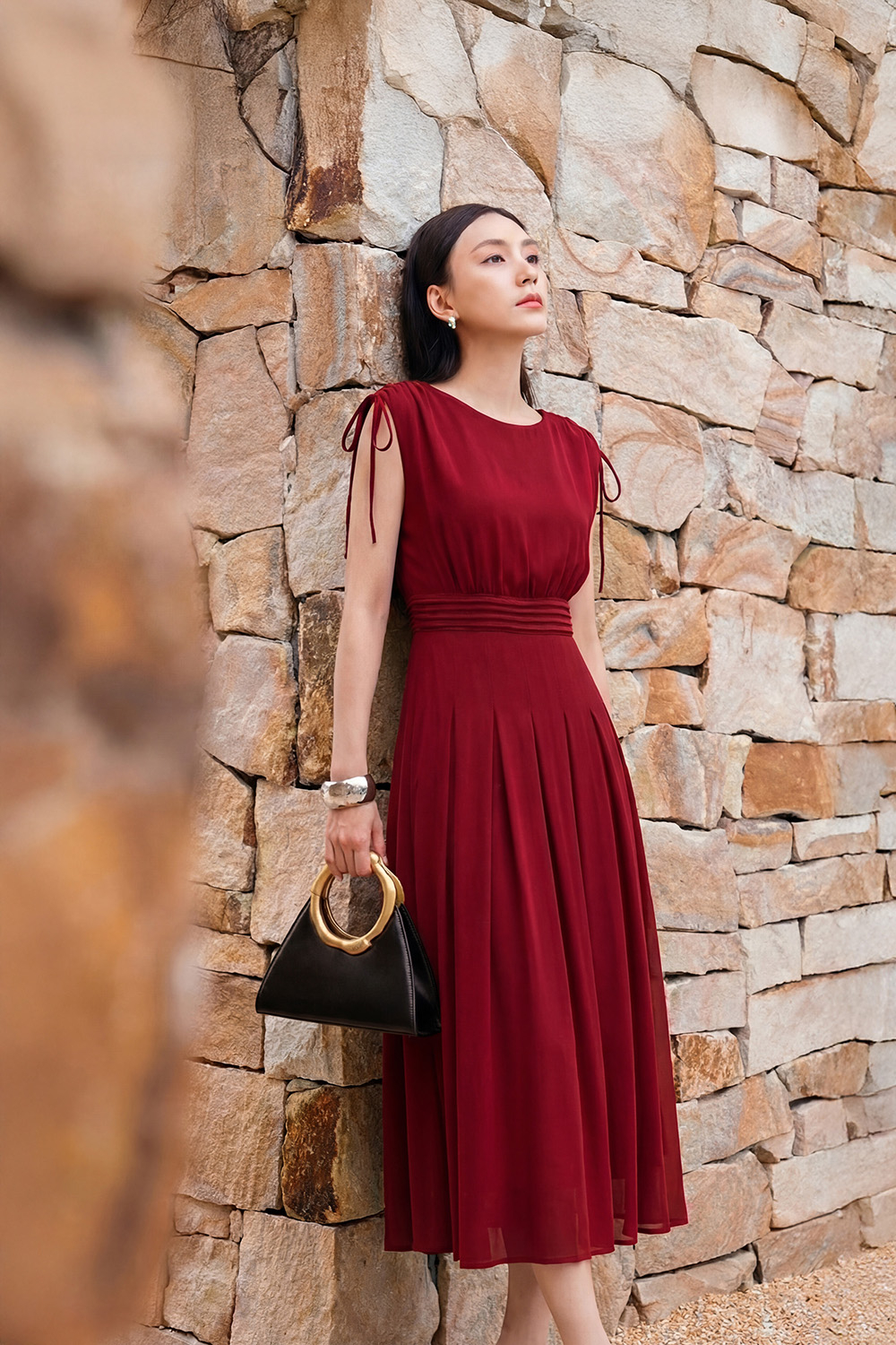 Đầm đỏ chiffon dáng xòe dài xếp ly