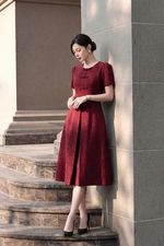 Đầm đỏ dáng xòe xếp ly đính nơ