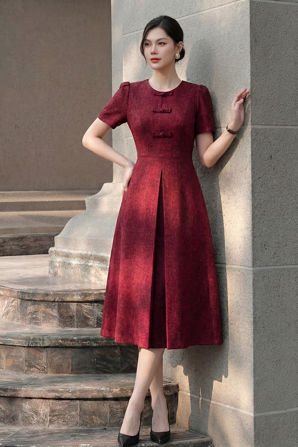 Đầm đỏ dáng xòe xếp ly đính nơ