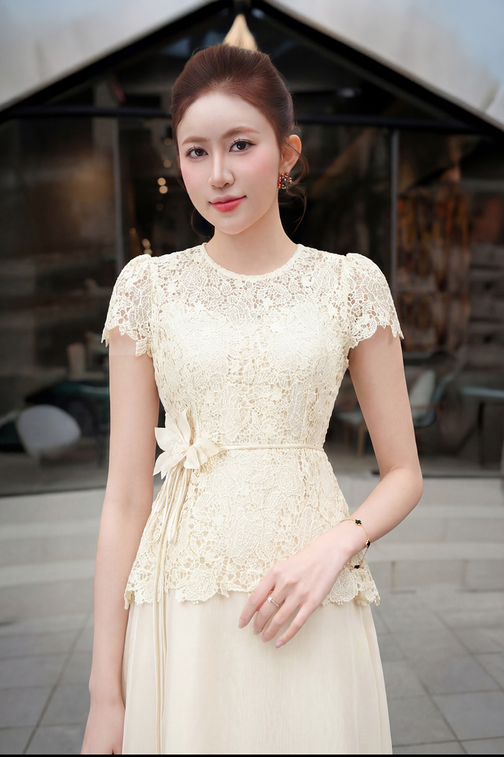 Đầm dự tiệc trắng kem dáng xòe phối ren