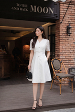 Đầm trắng tafta phối ren