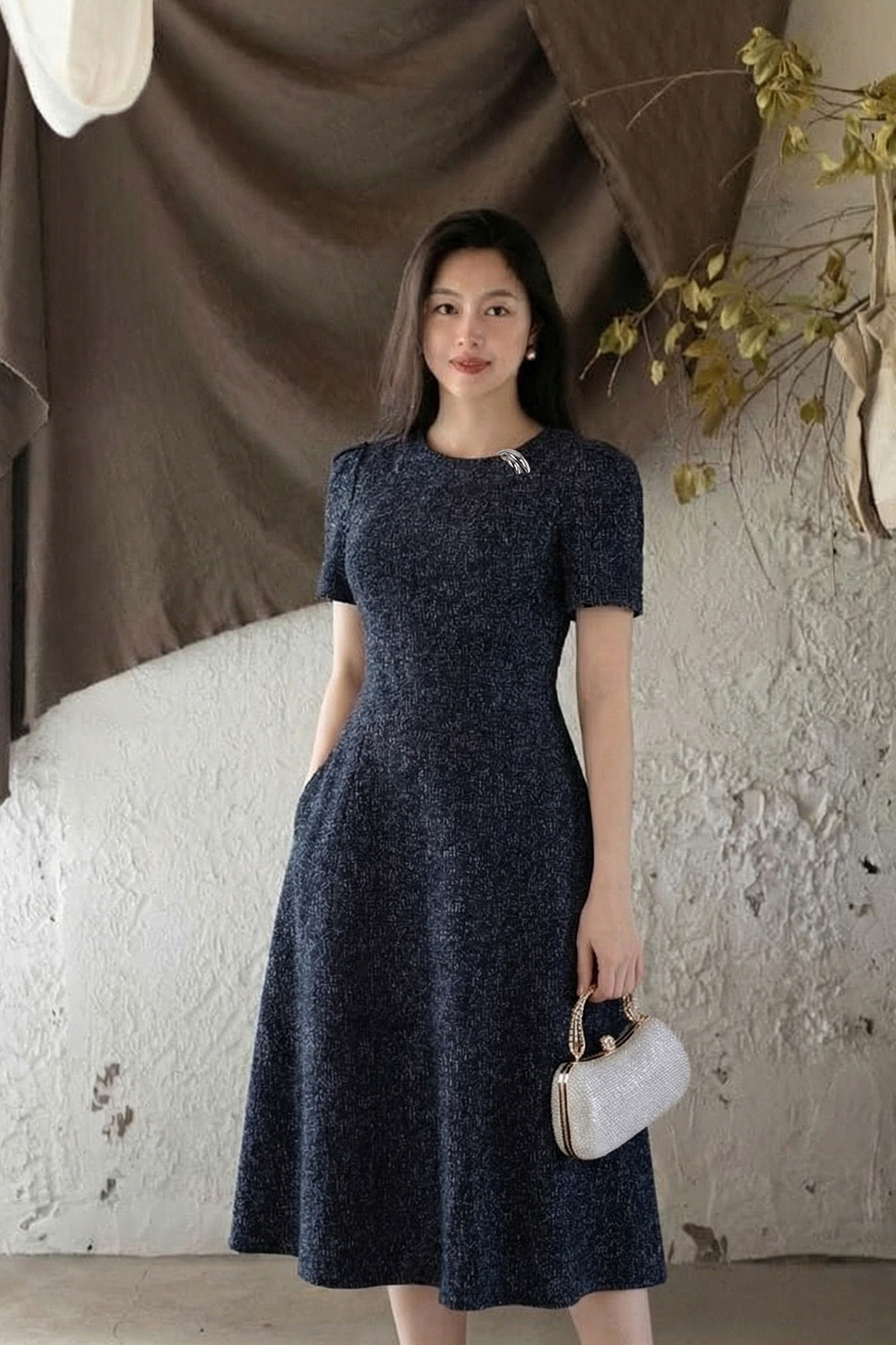 Đầm xòe chữ A cổ tròn đính khoen