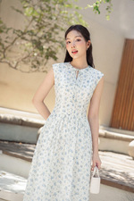 Đầm xòe trắng hoa xanh sát nách