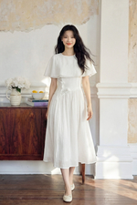 Đầm xòe trắng tơ cổ tròn phối choàng