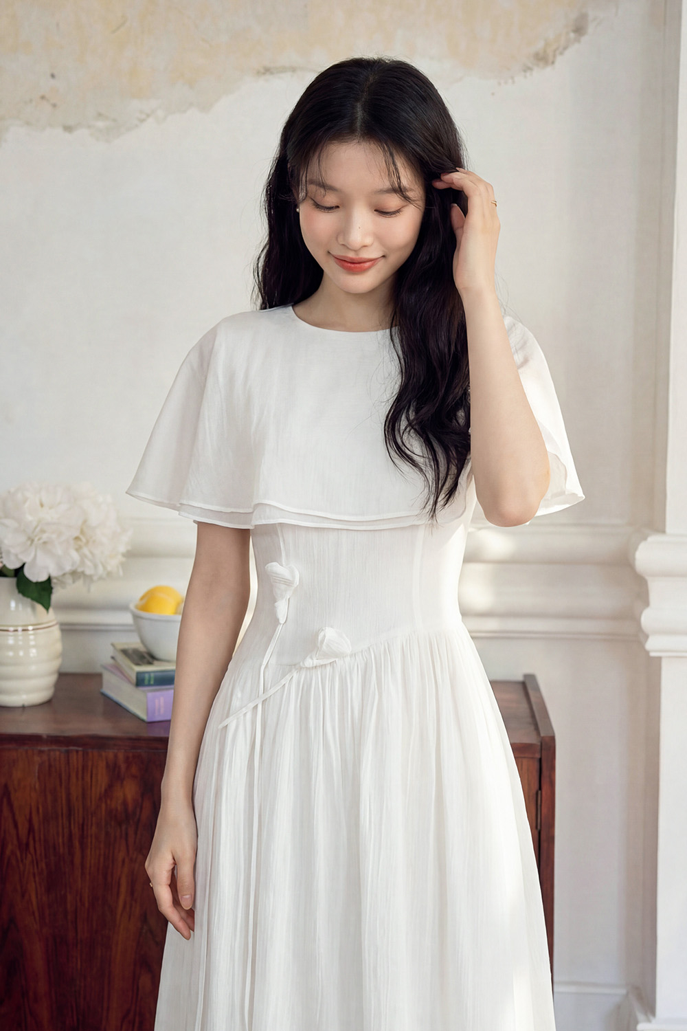 Đầm xòe trắng tơ cổ tròn phối choàng