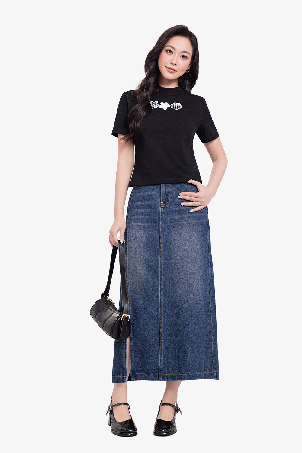 Áo thun nữ cổ tròn tay ngắn màu đen