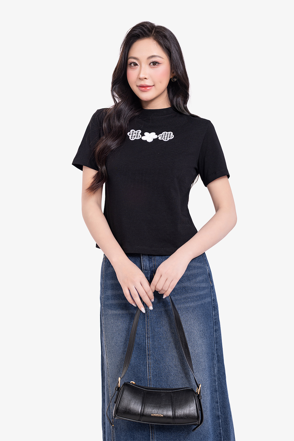 Áo thun nữ cổ tròn tay ngắn màu đen