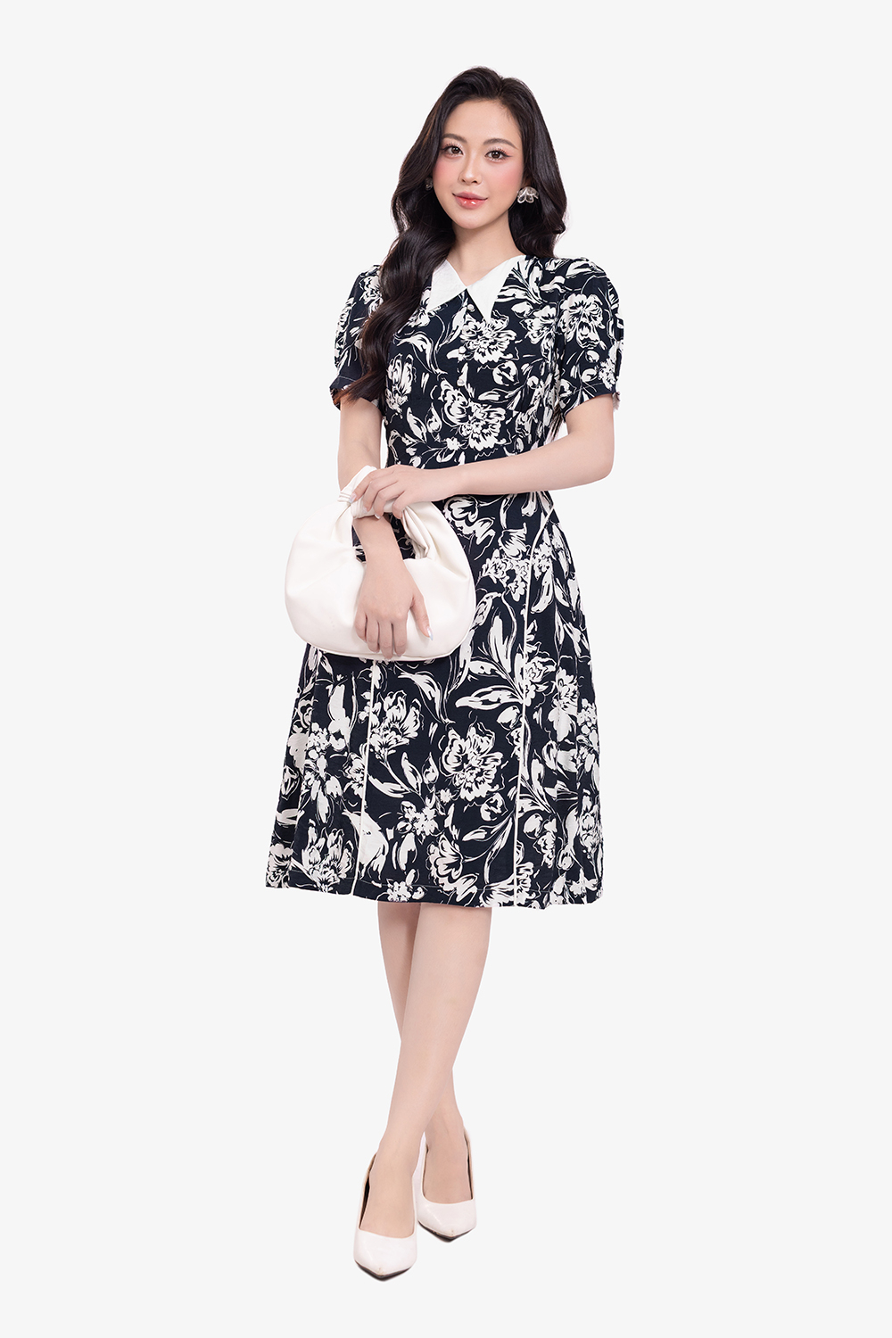 Đầm xòe công sở hoa trắng nền xanh đen