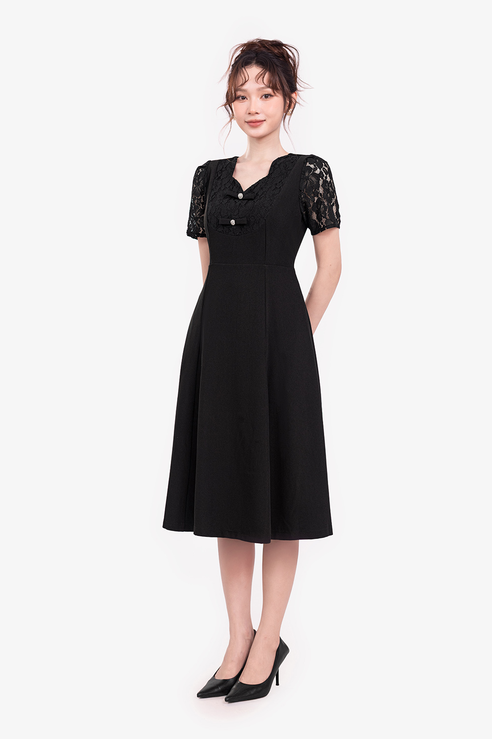 Đầm xòe đen phối ren cổ cách điệu đính nơ