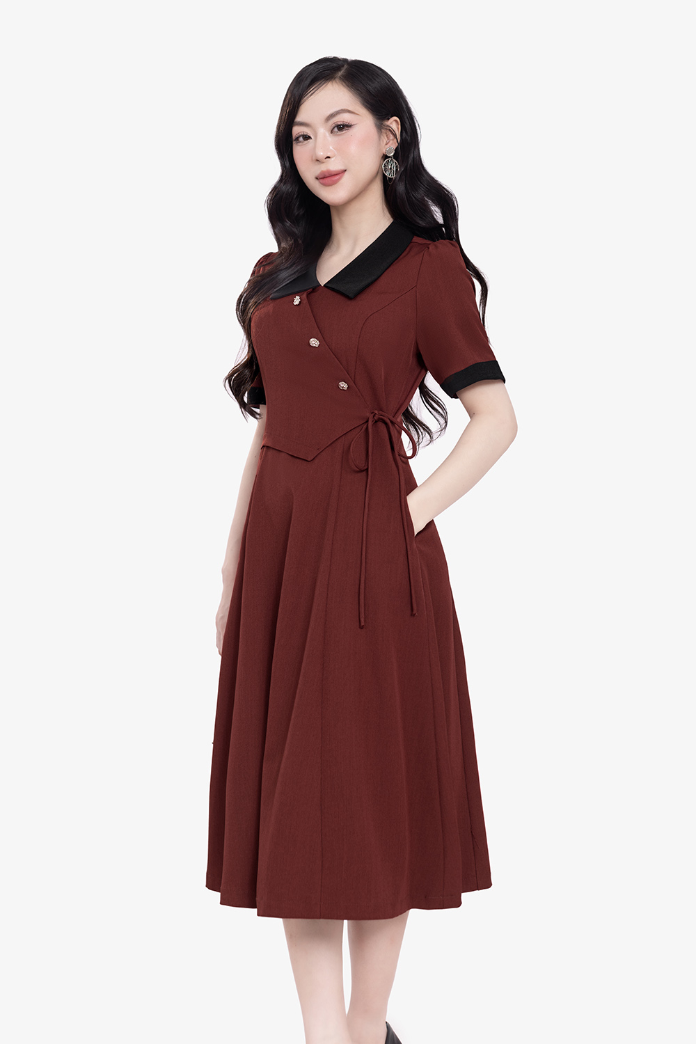 Đầm đỏ công sở nhấn eo cổ sơ mi phối đen