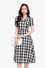 Đầm linen họa tiết caro đen trắng dáng xòe cổ sen