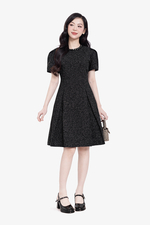 Đầm đen chữ A xòe cổ tròn đính đá