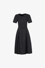 Đầm đen công sở dáng xòe xếp ly cổ tròn