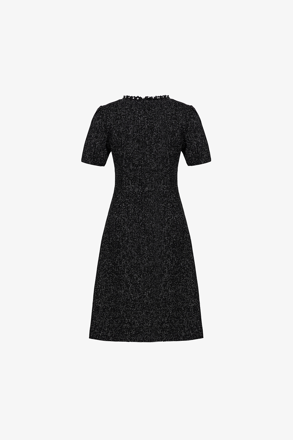 Đầm đen chữ A xòe cổ tròn đính đá