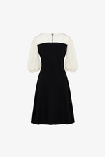 Đầm đen xòe chữ A phối ren kem cổ đính nơ