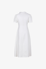 Đầm trắng chữ A cổ sơ mi phối nút