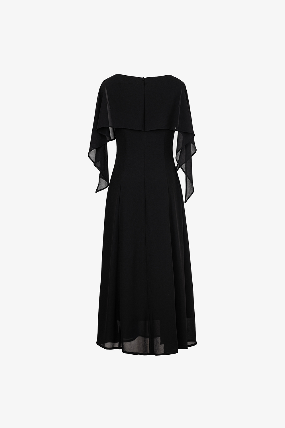 Đầm đen dự tiệc chữ A cổ thuyền tay cape