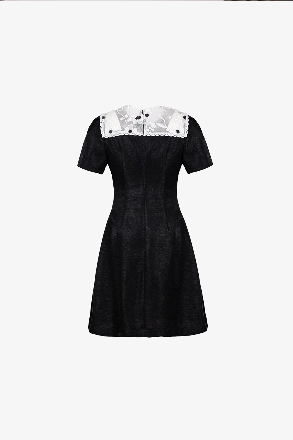 Đầm đen phối ren trắng dáng xòe xếp ly