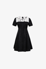 Đầm đen phối ren trắng dáng xòe xếp ly