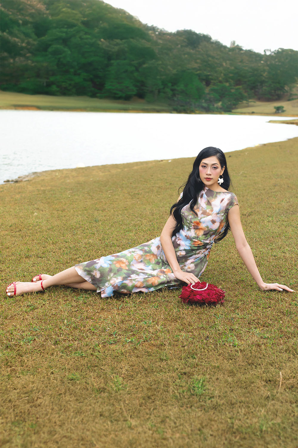 Đầm chữ A họa tiết hoa cổ thuyền lệch nhún vai