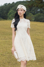 Đầm ren dự tiệc màu kem dáng xòe