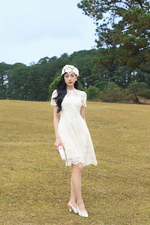 Đầm ren dự tiệc màu kem dáng xòe