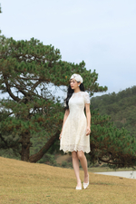 Đầm ren dự tiệc màu kem dáng xòe