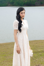 Đầm ren kem dự tiệc dáng xòe