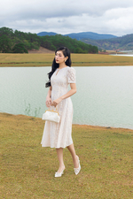 Đầm ren kem dự tiệc dáng xòe