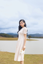 Đầm ren kem dự tiệc dáng xòe