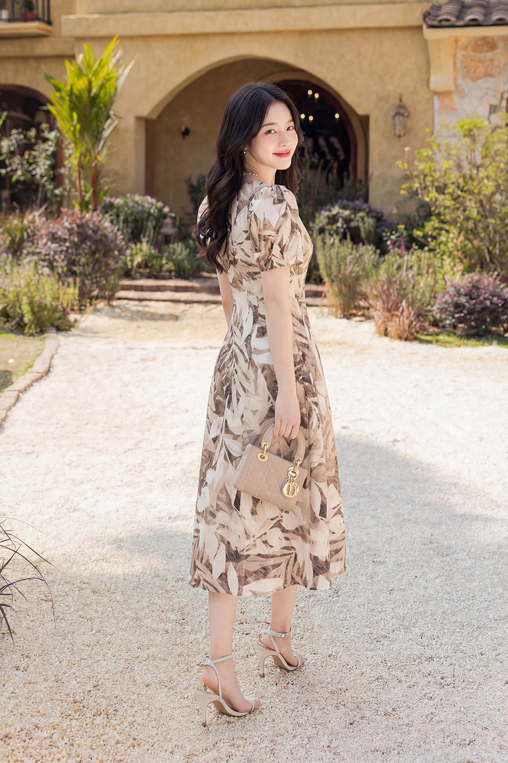 Đầm công sở họa tiết dáng xòe cổ V phối nút