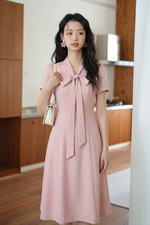 Đầm hồng công sở cổ phối nơ