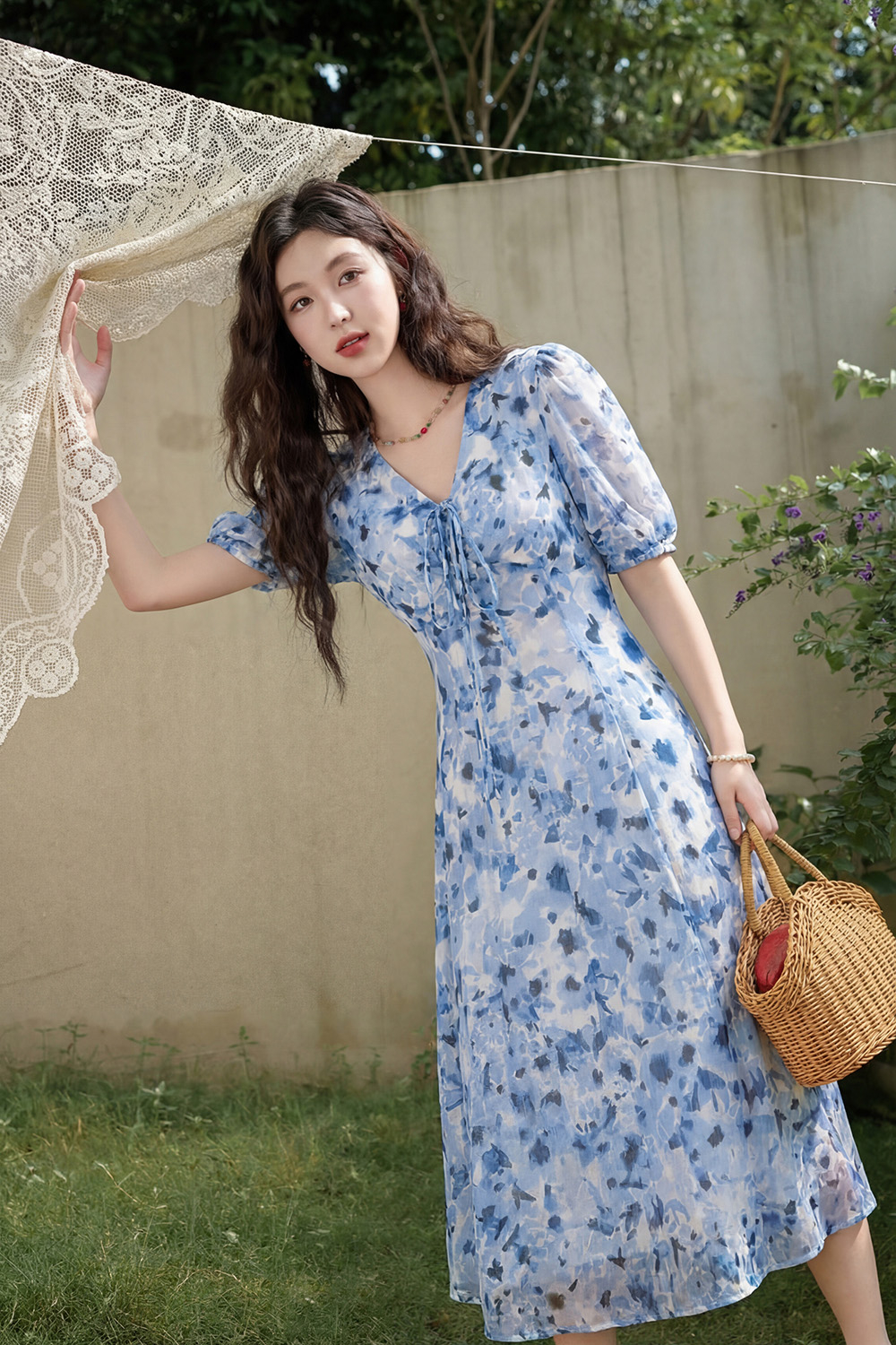 Đầm voan hoa xanh dáng xòe chữ A tay lửng