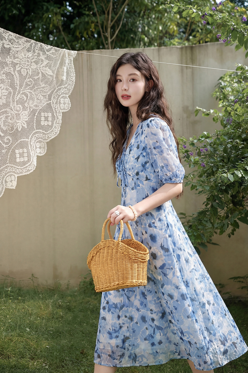 Đầm voan hoa xanh dáng xòe chữ A tay lửng