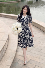 Đầm xòe công sở hoa trắng nền xanh đen