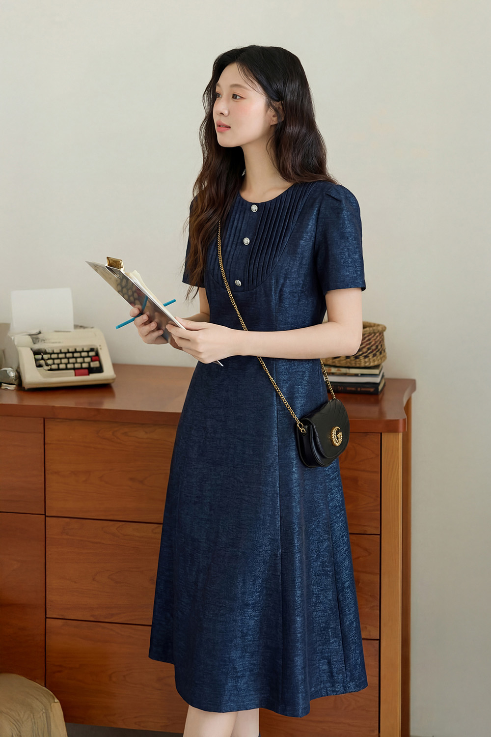 Đầm xòe màu xanh đen cổ xếp ly