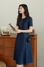 Đầm xòe màu xanh đen cổ xếp ly